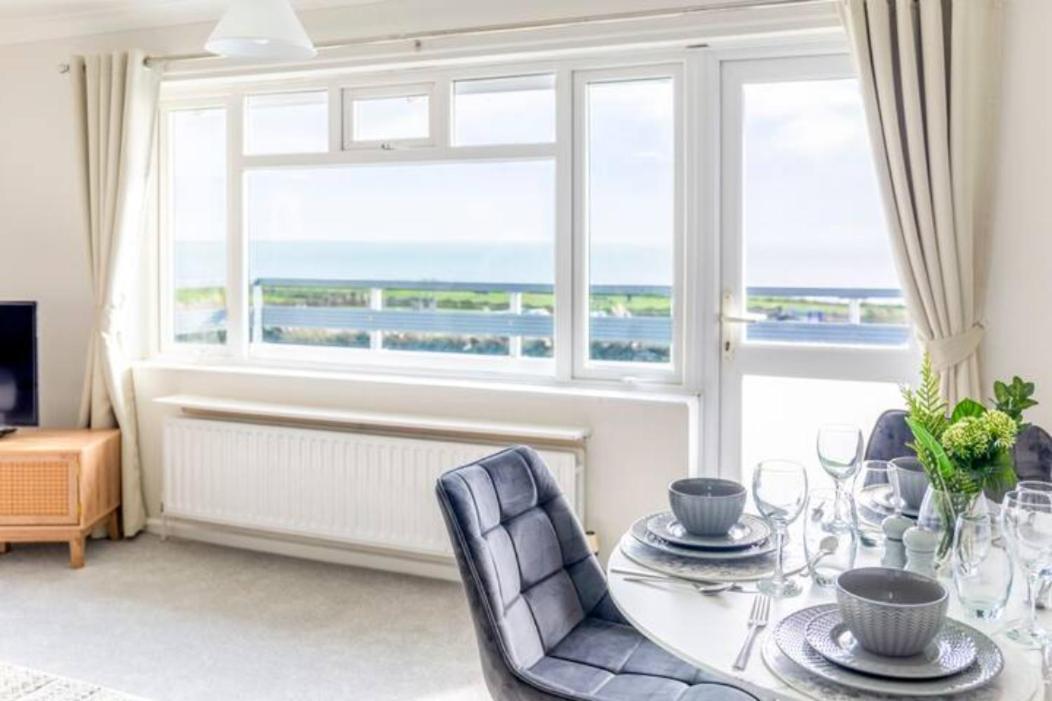 Large Sea View 2 Bedroom Sleeps 6 - Free Parking Bournemouth Exterior foto