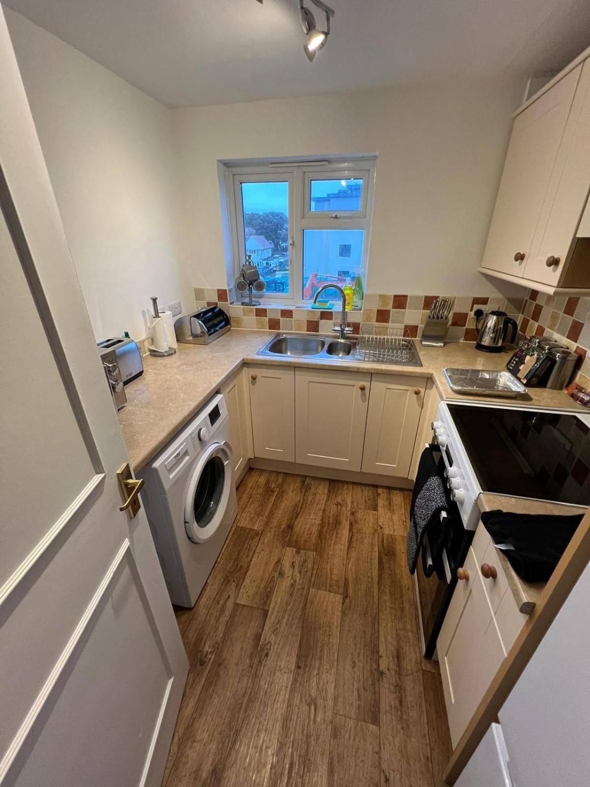 Large Sea View 2 Bedroom Sleeps 6 - Free Parking Bournemouth Exterior foto